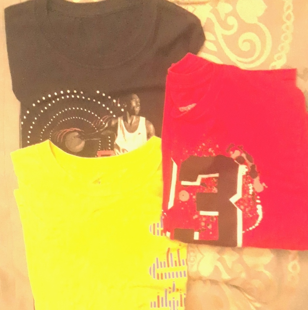LOT OF NIKE AIRJORDAN T-SHIRTS. Sz. Med